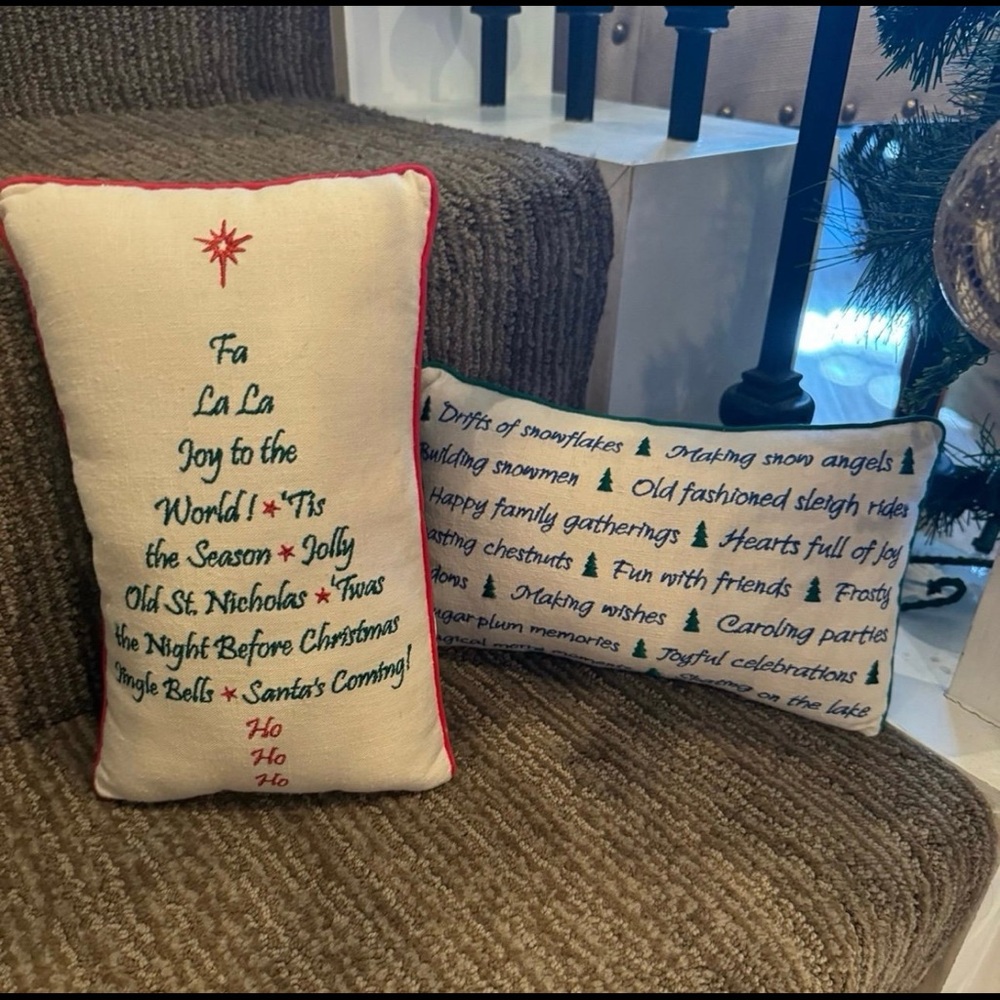 Hallmark Christmas Holiday Pillows Embroidered Set of 2 Vintage 1990's